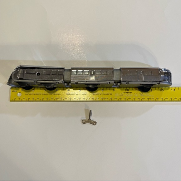Streamliner toy train, fully operational w/key 14” long, has small dent. GUC - Picture 3 of 7